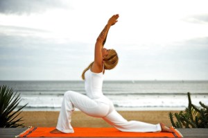 yoga-spiaggia-2