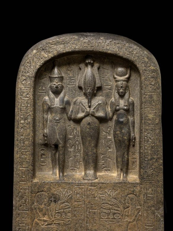 Stele di Dedia, Iside, Osiride e Horus - Trinità Egiziana - Museo del Louvre - Parigi